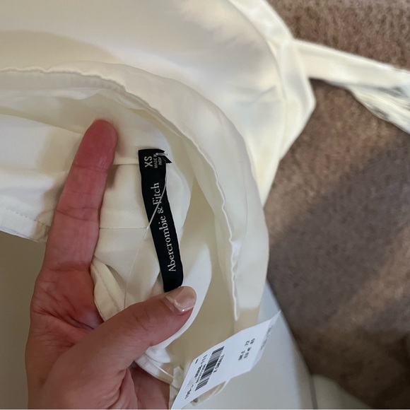 Elegant White Halter Dress - Picture 6 of 6